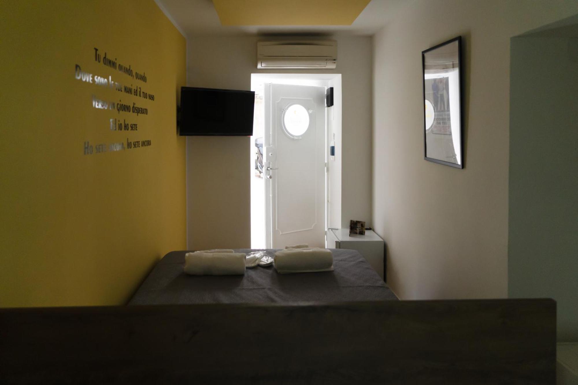 Yes I Know My Room - Mini Room Martiri Napoli Eksteriør bilde